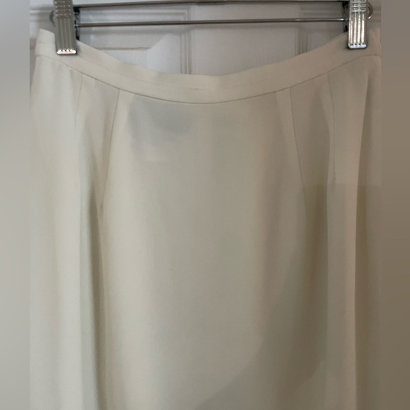 Vintage Elegant Cream Skirt - Picture 3 of 6